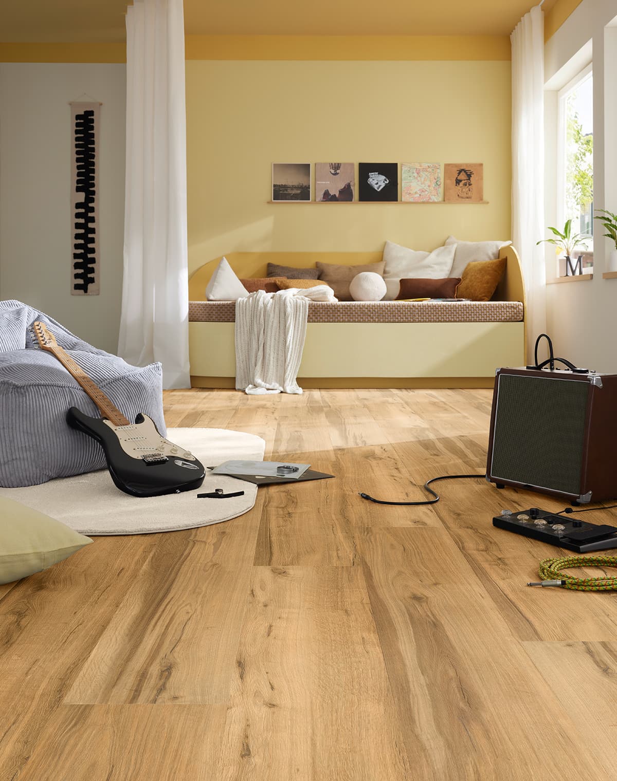 Vinylboden in Holzoptik im Wohnzimmer.