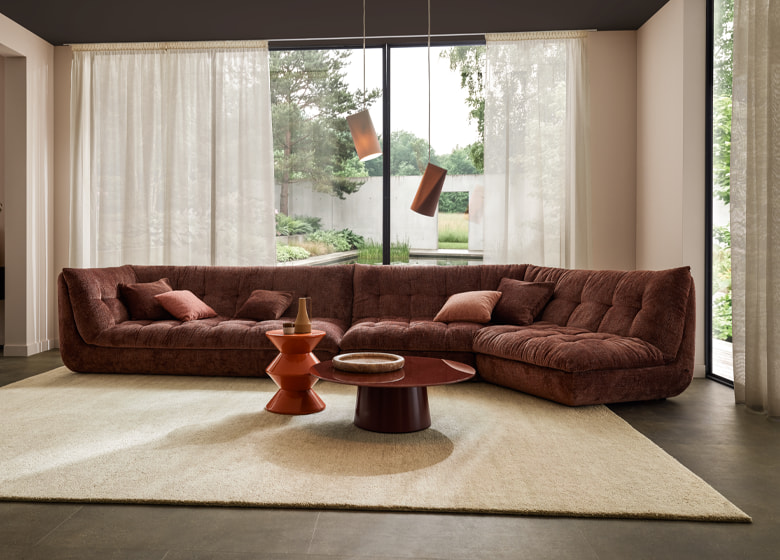 Beiger Teppich im Wohnzimmer