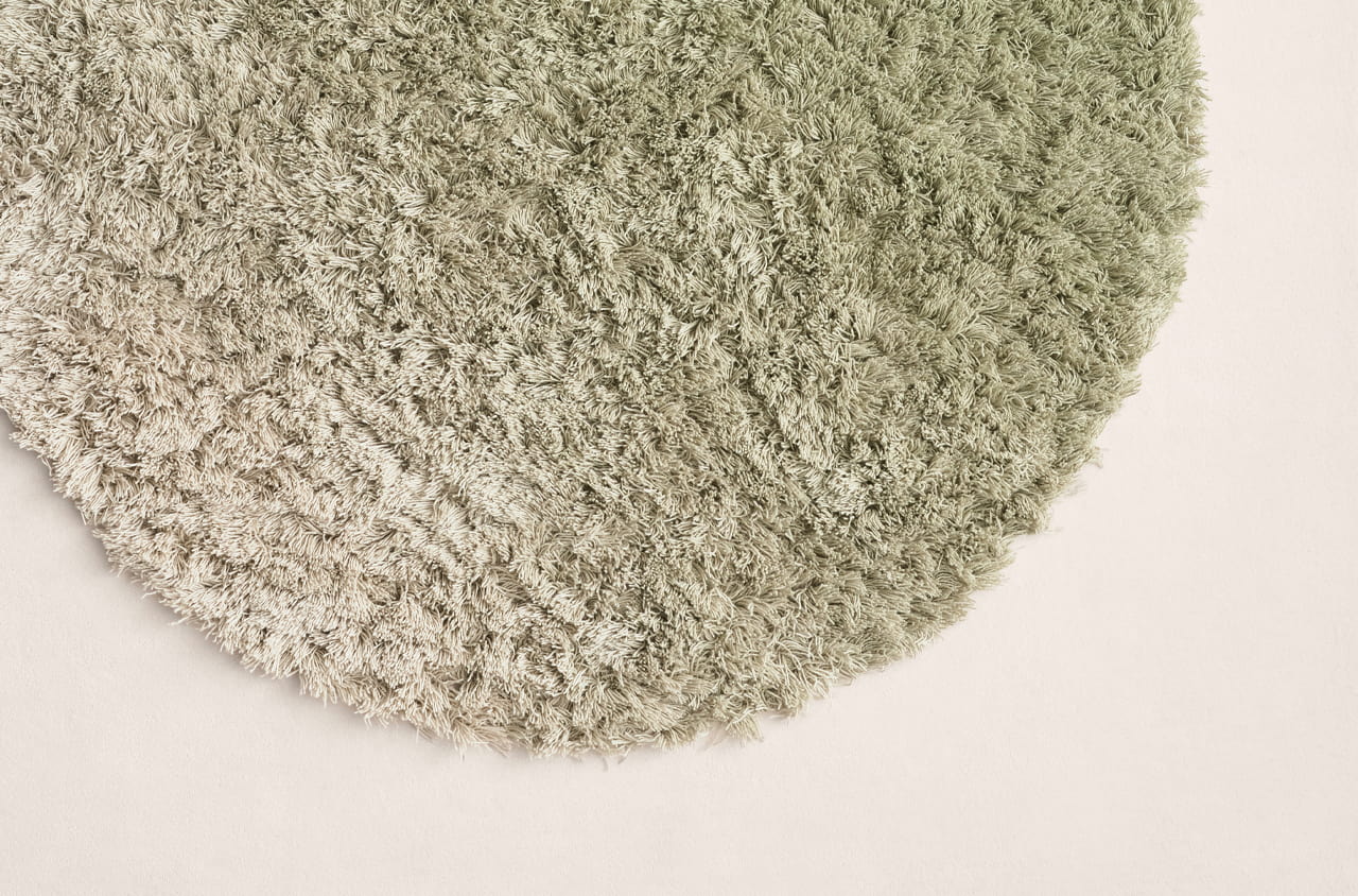 Beiger Teppich mit grünem Kreis