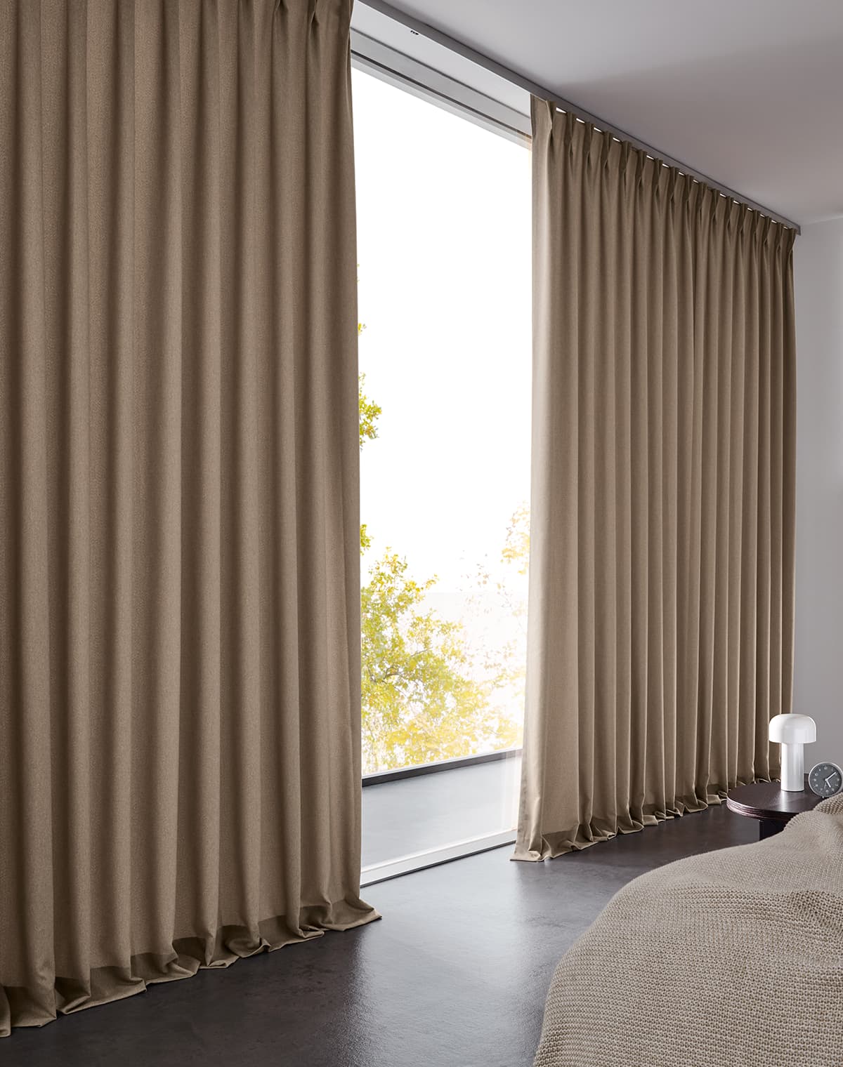 Vorhang in beige und Wolloptik