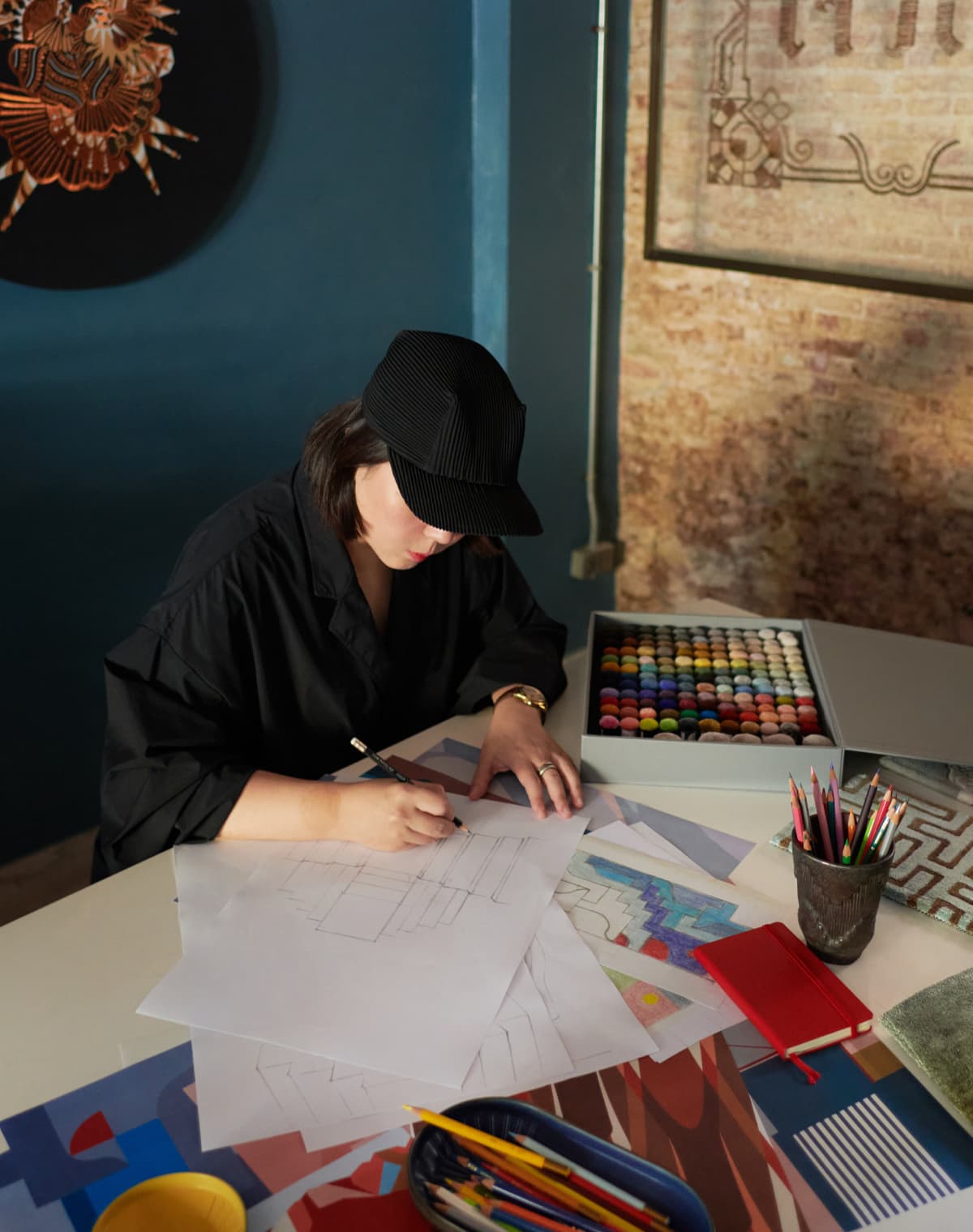 Designerin in einer Arbeitssituation