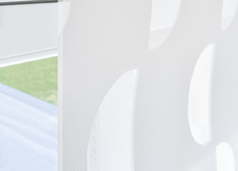 Doppelrollo am Fenster