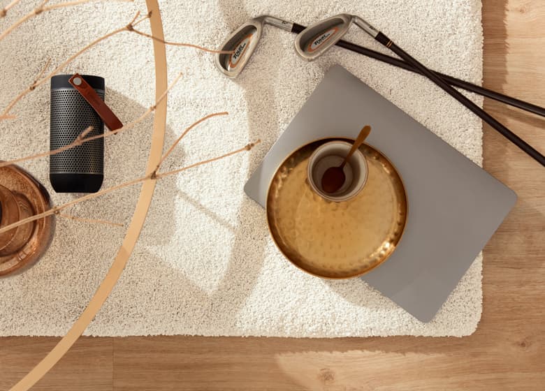 Cremefarbener Teppich Detail mit Dekoration 